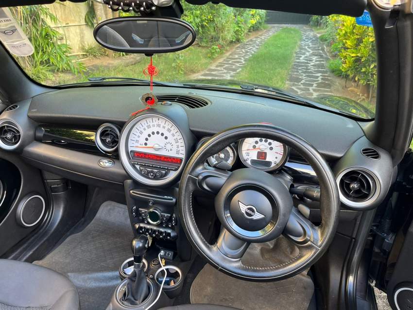 Mini Cooper Cabriolet 1598 cc - petrol - 5 - Compact cars  on Aster Vender