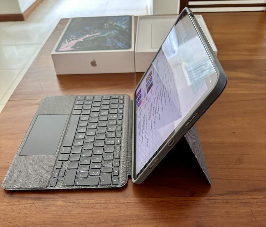 Apple iPad Pro 11“ 256GB silver - 1 - Tablet  on Aster Vender