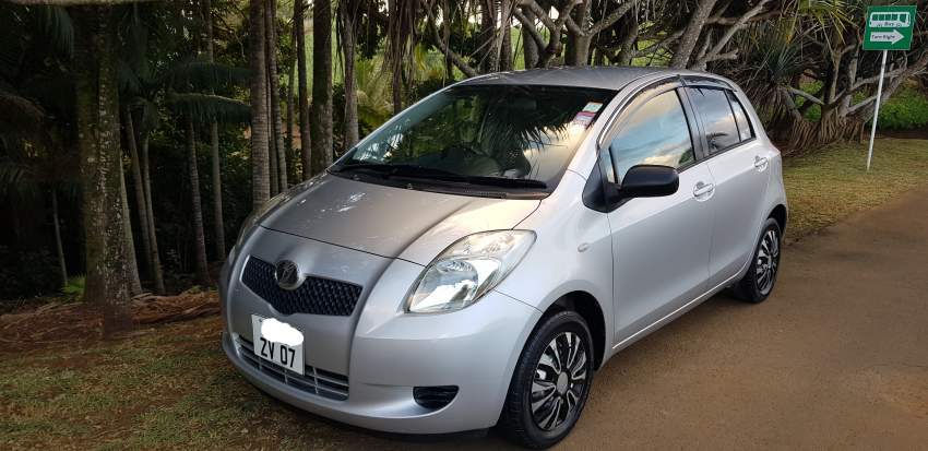 Toyota vitz 1.0L- ZV07- Auto- Call 59203220 - 1 - Family Cars  on Aster Vender
