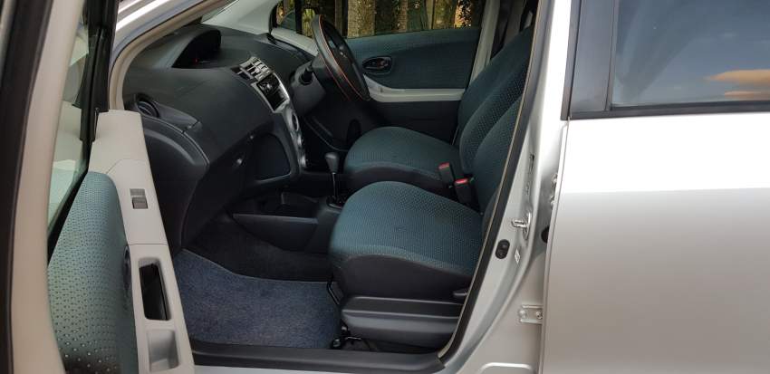 Toyota vitz 1.0L- ZV07- Auto- Call 59203220 - 3 - Family Cars  on Aster Vender