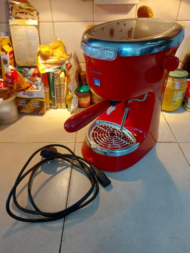 Lavazza Coffee Machine - 1 - Kitchen appliances  on Aster Vender