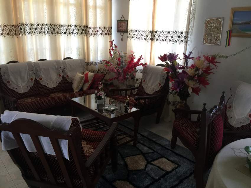 SOFA SET+DINNER TABLE on Aster Vender