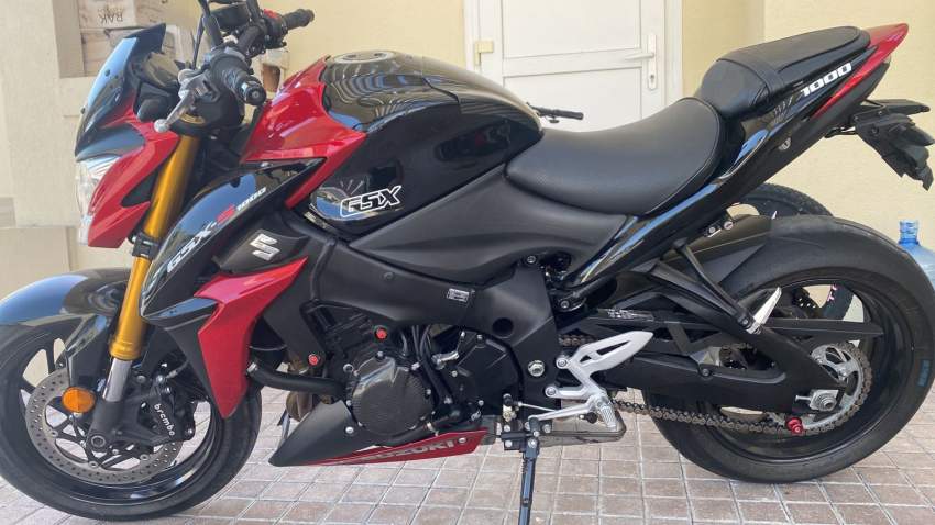 Suzuki GSX s1000 - 1 - Sports Bike  on Aster Vender