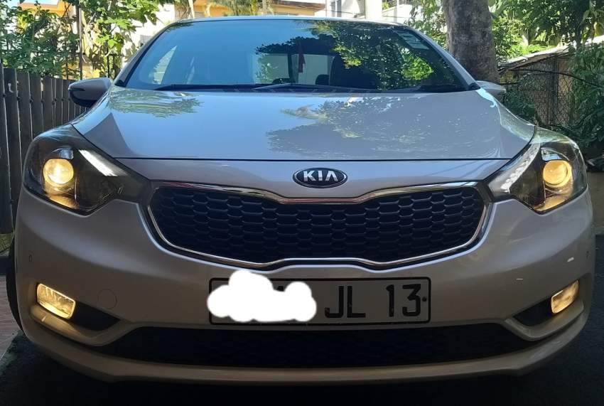 Kia Cerato 2013 with Sunroof - 0 - Luxury Cars  on Aster Vender