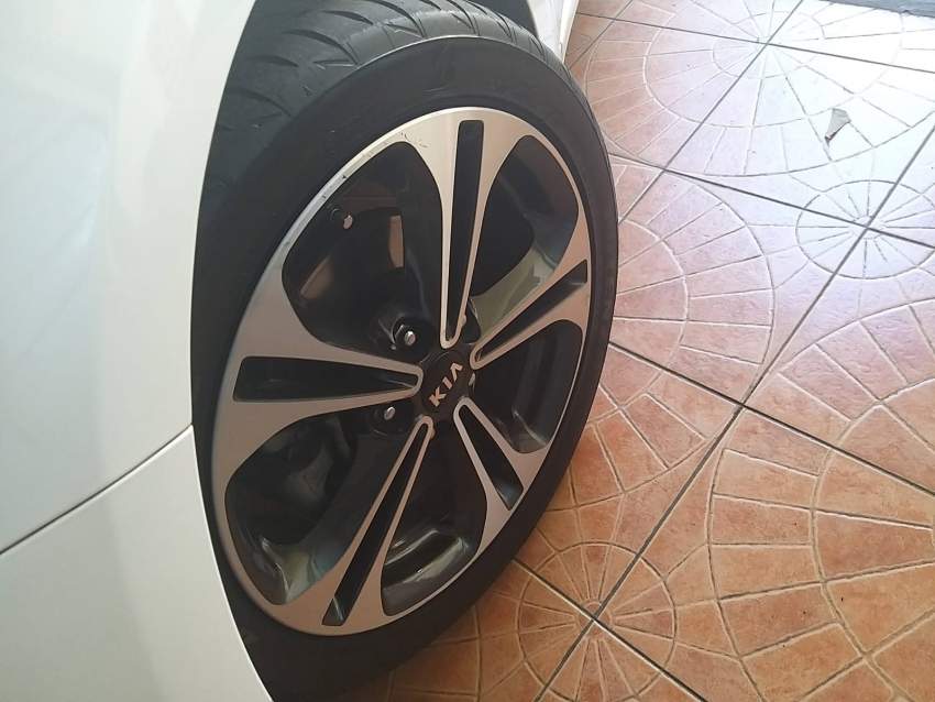 Kia Cerato 2013 with Sunroof - 3 - Luxury Cars  on Aster Vender