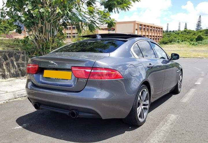 2017 Jaguar XE 25t Portfolio - 4 - Sport Cars  on Aster Vender