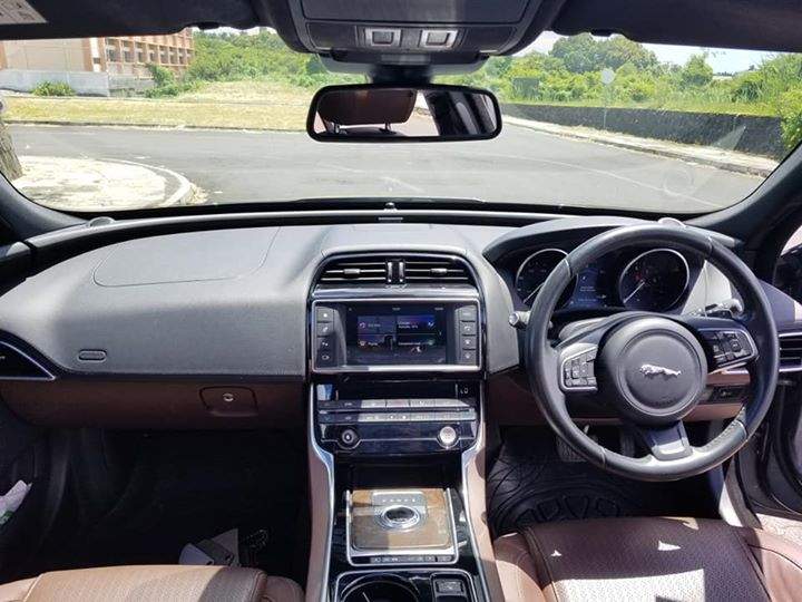 2017 Jaguar XE 25t Portfolio - 8 - Sport Cars  on Aster Vender