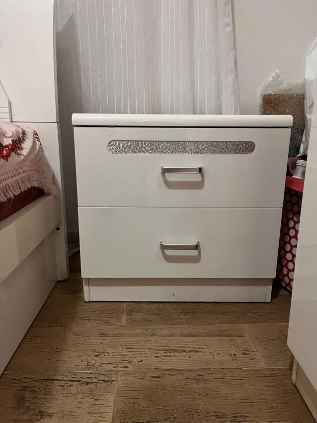 Ensemble de Chambre à Coucher (pick up in Beau Bassin) - 3 - Bedroom Furnitures  on Aster Vender