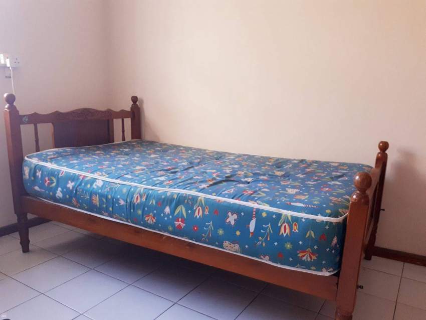 LIT SIMPLE XL EN BOIS AVEC MATELAS ORTHOPÉDIQUE - 2 - Bedroom Furnitures  on Aster Vender