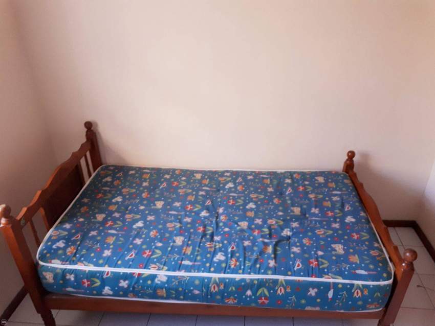LIT SIMPLE XL EN BOIS AVEC MATELAS ORTHOPÉDIQUE - 0 - Bedroom Furnitures  on Aster Vender