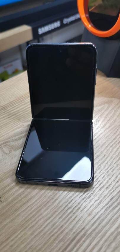 Samsung Galaxy Z Flip 4 Black - 0 - Others  on Aster Vender