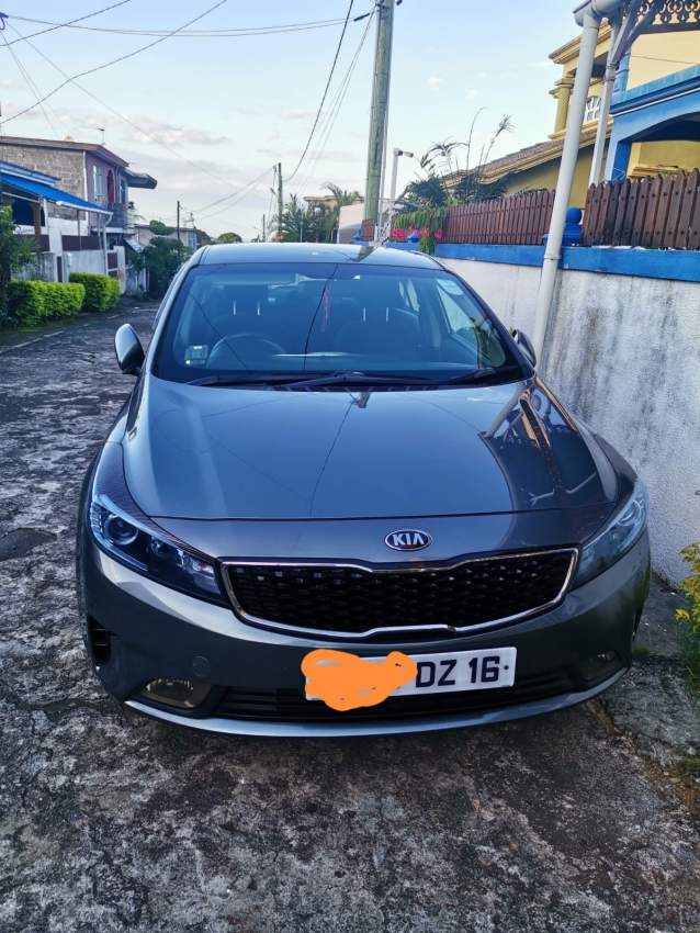 kia cerato - 4 - Family Cars  on Aster Vender