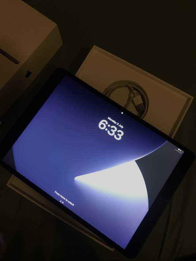 iPad Air 3rd Gen (10.5 inch) - 2 - Tablet  on Aster Vender