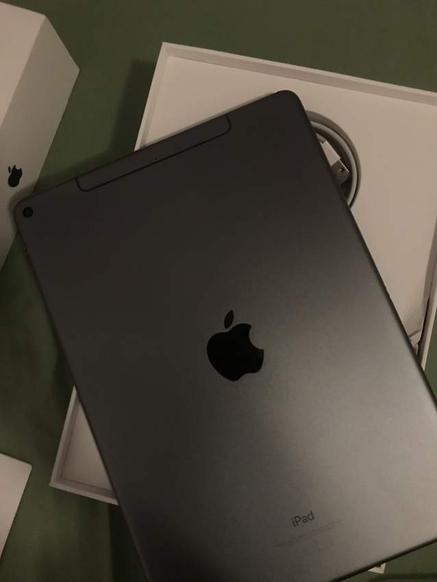 iPad Air 3rd Gen (10.5 inch) - 1 - Tablet  on Aster Vender
