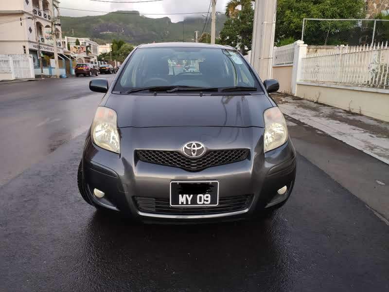Toyota Yaris - 5 - Family Cars  on Aster Vender