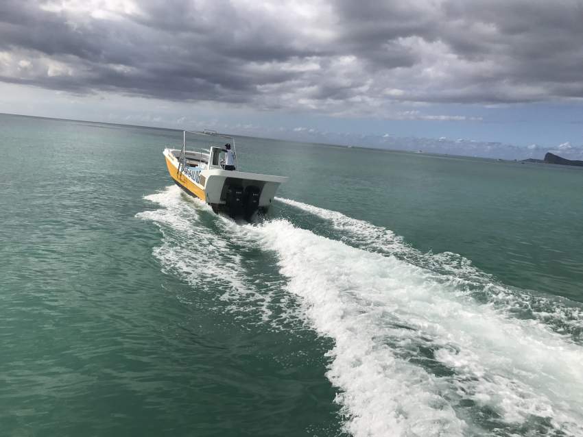 Parasailing Boat - 3 - Water sports  on Aster Vender