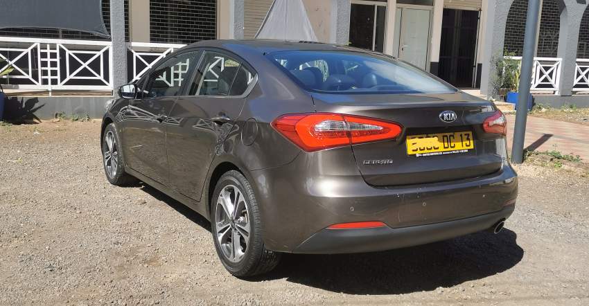 KIA CERATO - 3 - Family Cars  on Aster Vender
