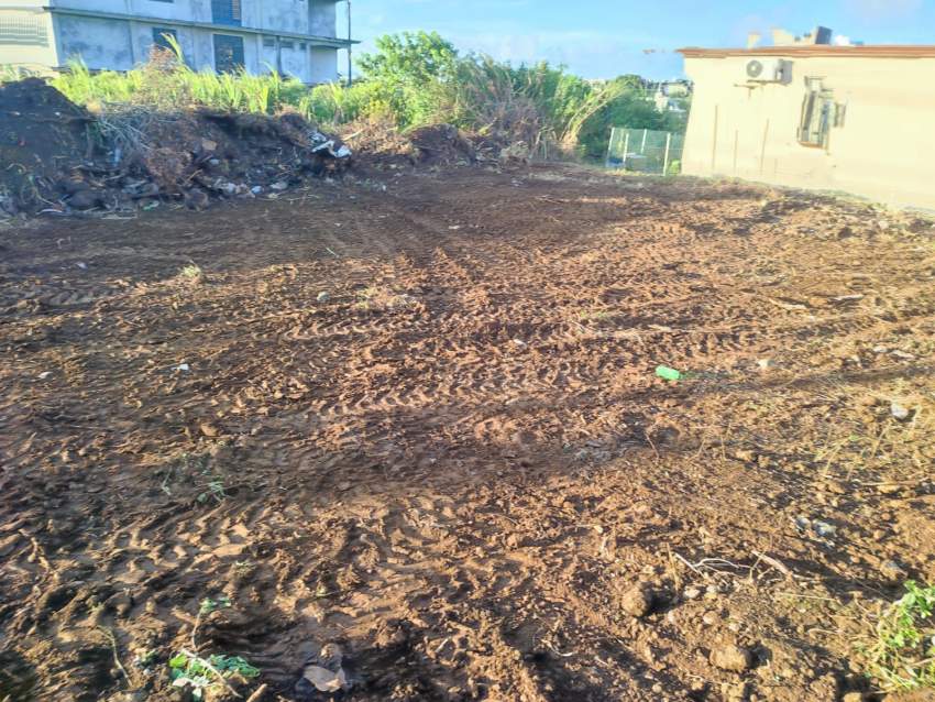 LAND FOR SALE / TERRAIN A VENDRE 8.8PERCHES GLEN PARK VACOAS - 2 - Land  on Aster Vender