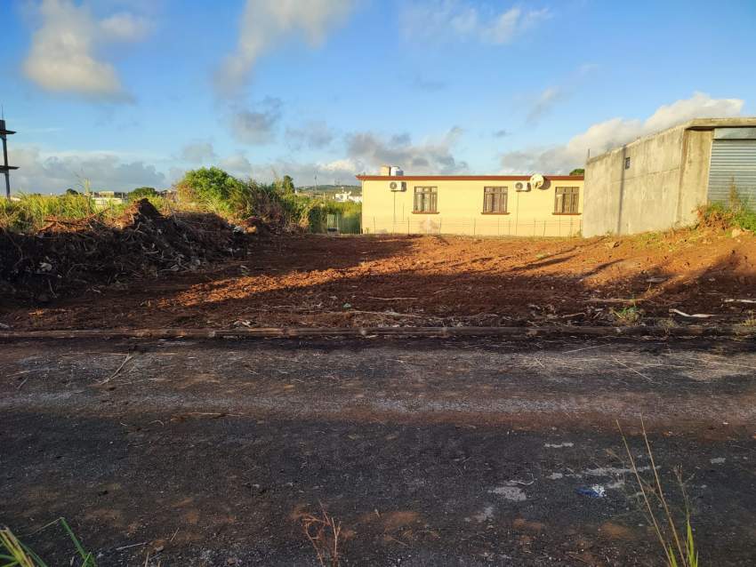 LAND FOR SALE / TERRAIN A VENDRE 8.8PERCHES GLEN PARK VACOAS - 3 - Land  on Aster Vender