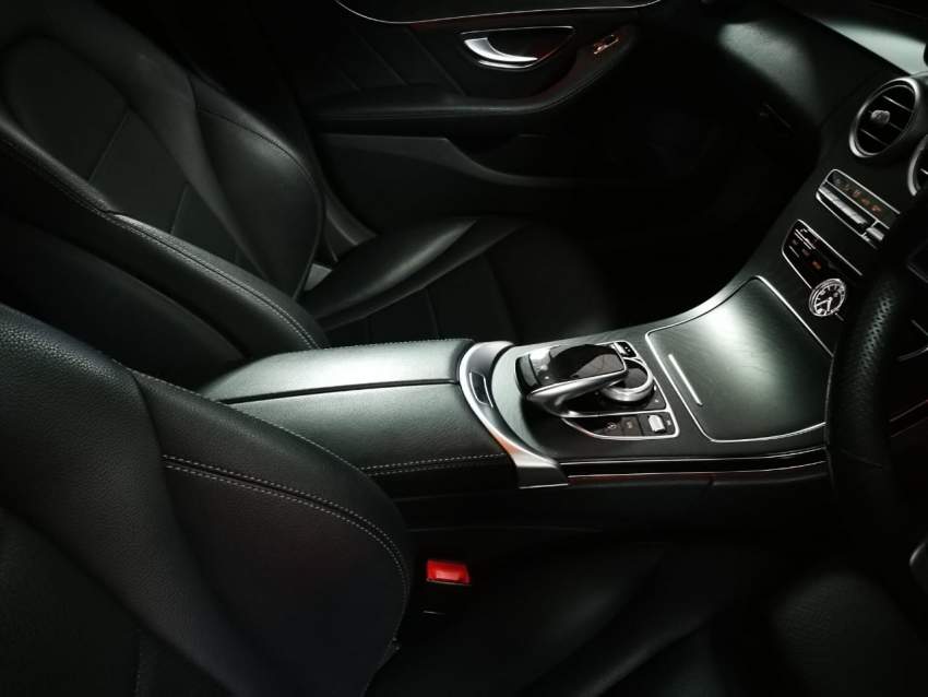 2014 Mercedes-Benz C 180 - 5 - Luxury Cars  on Aster Vender