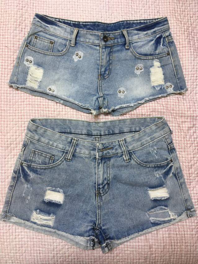 Short- 2 pairs sold together/ Taille L