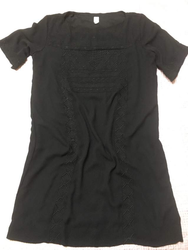 Robe GAP noir brodée - 1 - Dresses (Women)  on Aster Vender
