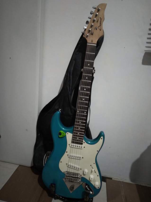Crescent electric guitar on Aster Vender