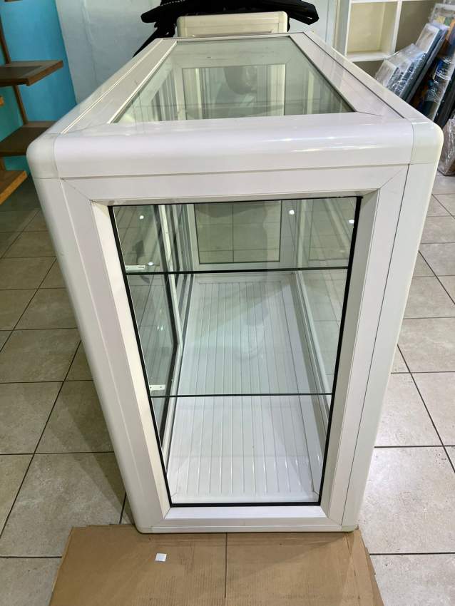 Vitrine Aluminium - 2 - Shelves  on Aster Vender