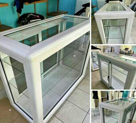 Vitrine Aluminium - 4 - Shelves  on Aster Vender