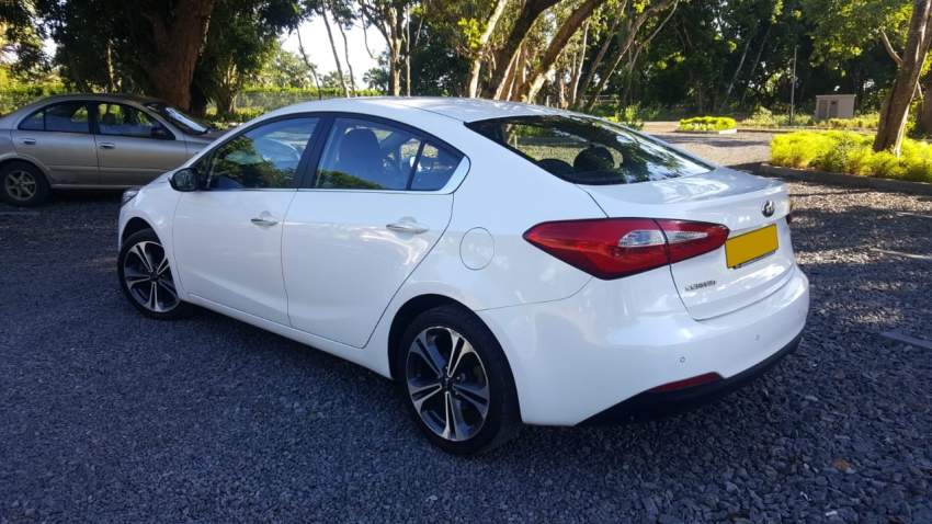 2013 Kia Cerato 1.6 Sedan - 2 - Luxury Cars  on Aster Vender