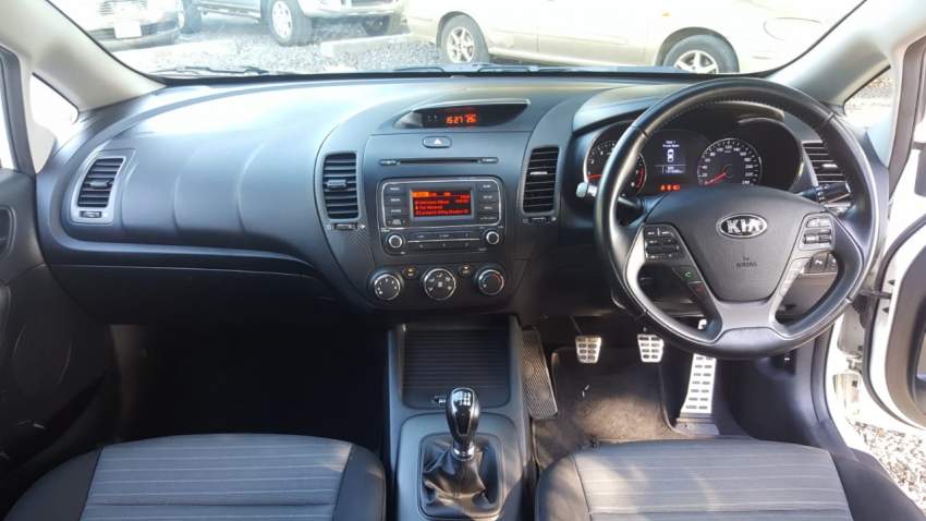 2013 Kia Cerato 1.6 Sedan - 6 - Luxury Cars  on Aster Vender
