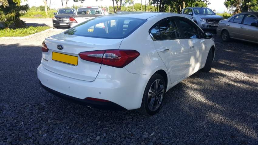 2013 Kia Cerato 1.6 Sedan - 3 - Luxury Cars  on Aster Vender