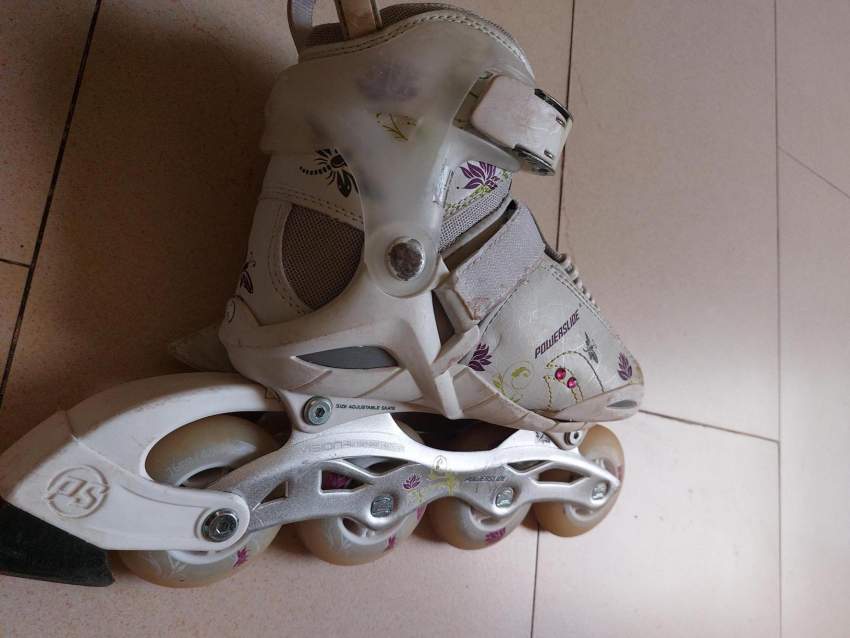 Roller skates - 2 - Roller skating  on Aster Vender