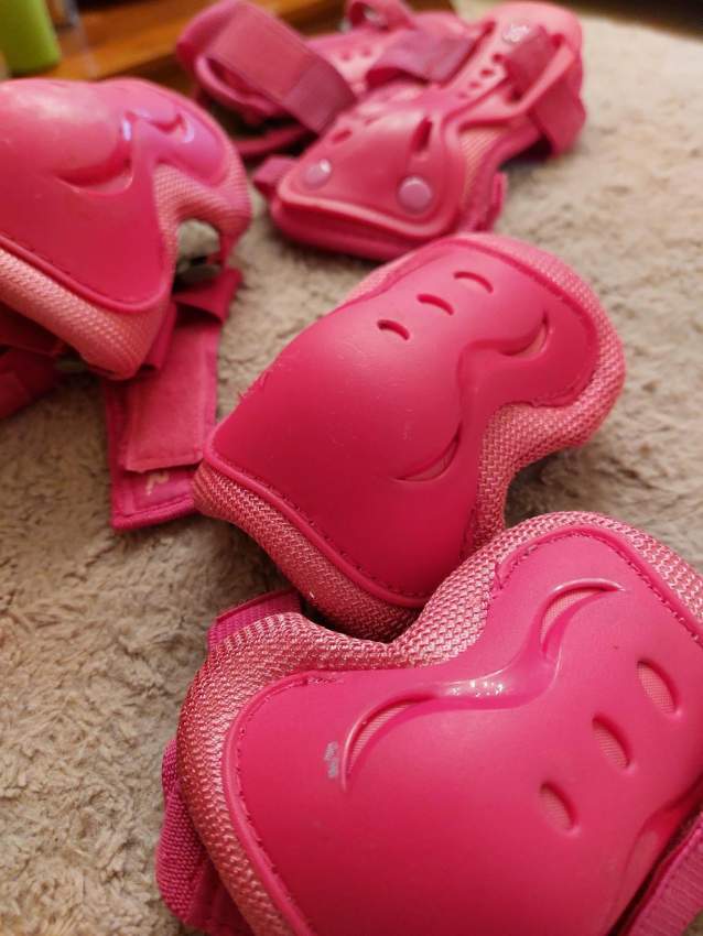 roller skates protection equipment - 2 - Roller skating  on Aster Vender