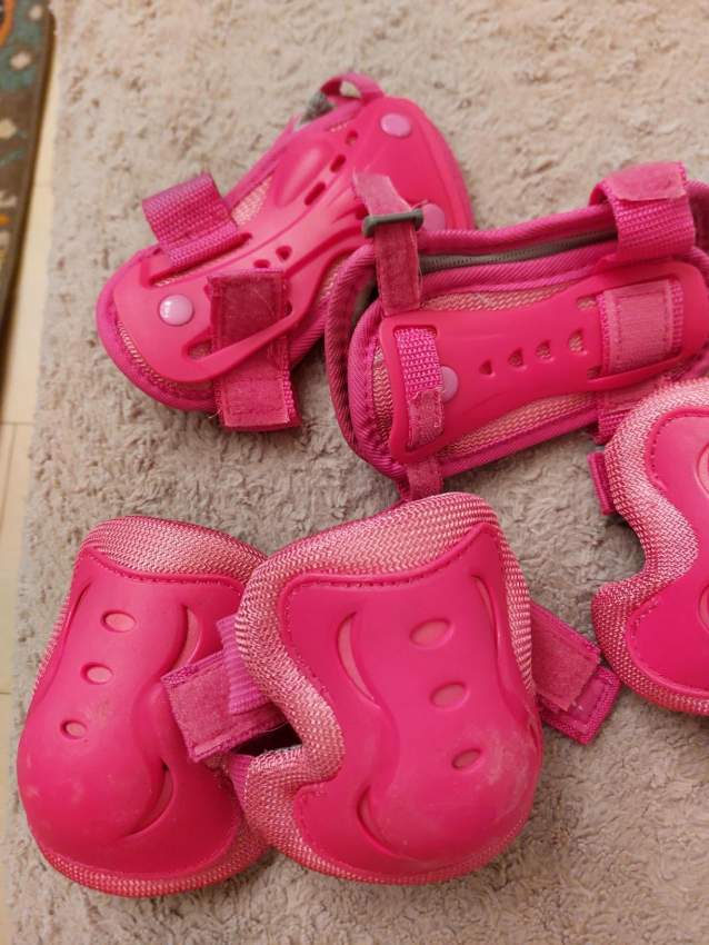 roller skates protection equipment - 1 - Roller skating  on Aster Vender