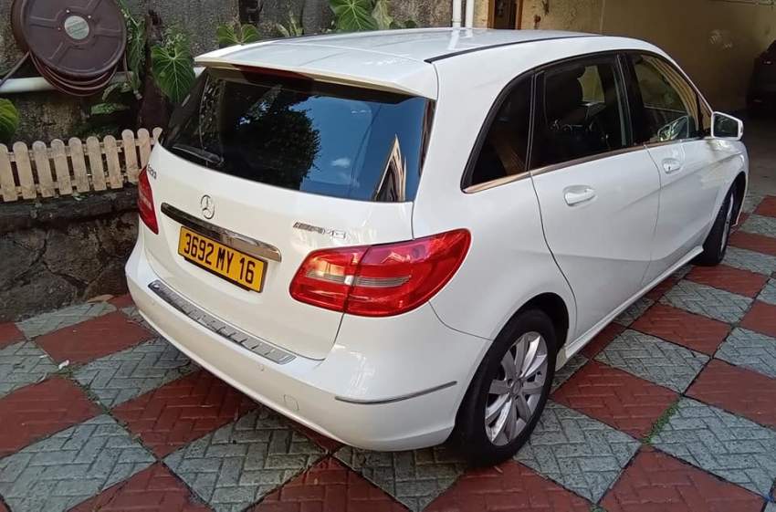 2016 MERCEDES B200 - 7 - Compact cars  on Aster Vender