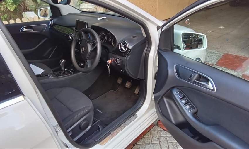 2016 MERCEDES B200 - 3 - Compact cars  on Aster Vender