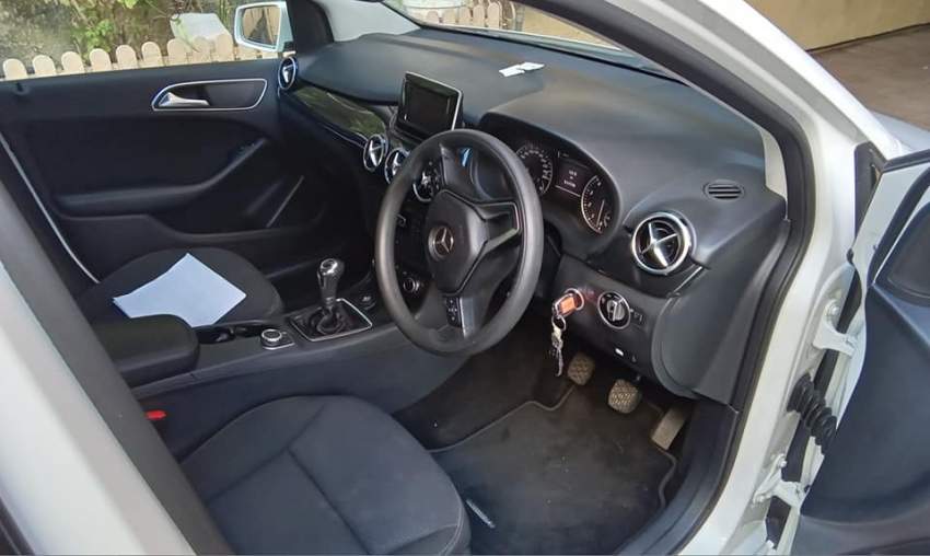 2016 MERCEDES B200 - 6 - Compact cars  on Aster Vender
