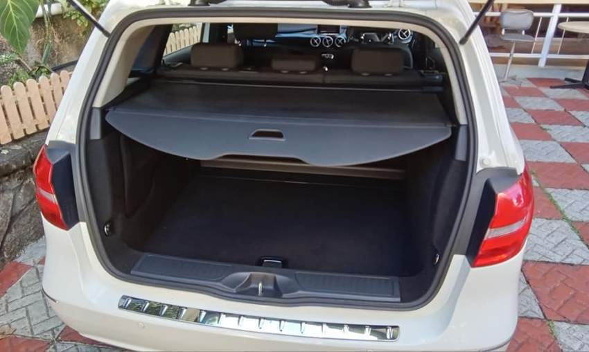 2016 MERCEDES B200 - 4 - Compact cars  on Aster Vender