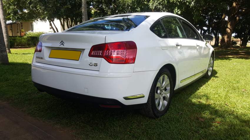 2010 Citroen C5 2.0 Hdi - 2 - Luxury Cars  on Aster Vender