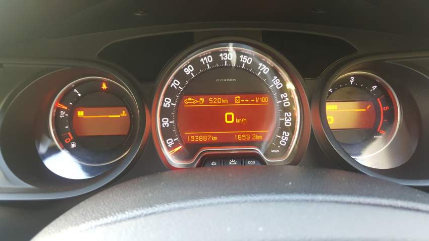 2010 Citroen C5 2.0 Hdi - 8 - Luxury Cars  on Aster Vender