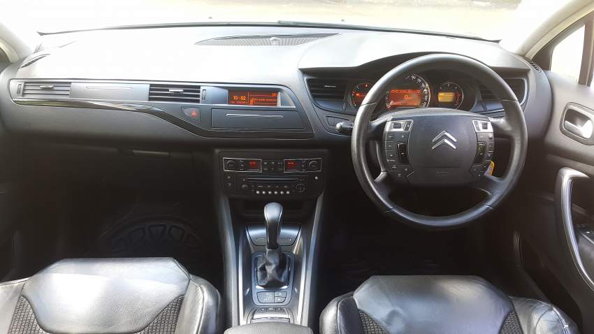 2010 Citroen C5 2.0 Hdi - 6 - Luxury Cars  on Aster Vender