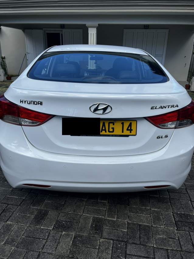 Hyundai Elantra GLS 2014 - 1 - Luxury Cars  on Aster Vender