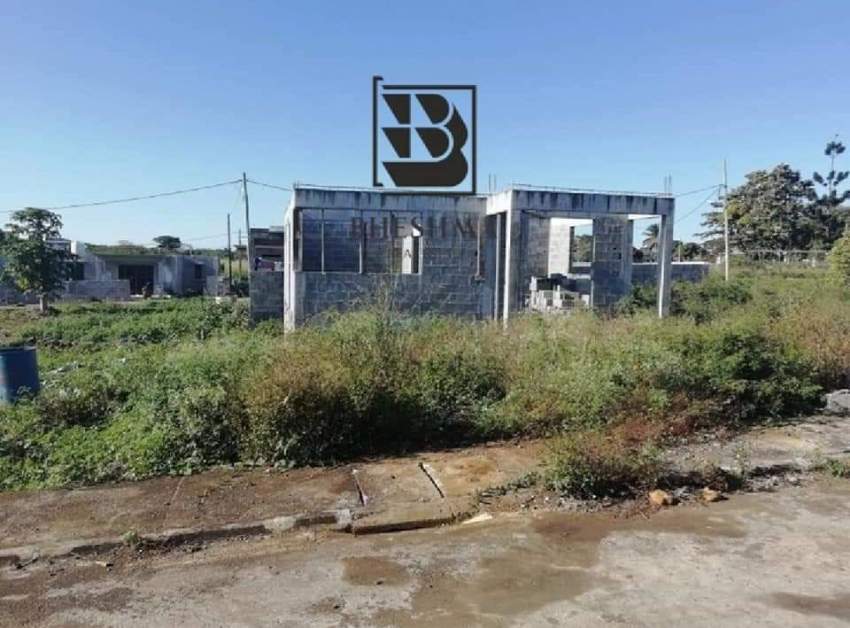 Unfinished house on a plot of 7p for sale in Morc Beau Plateau  - 0 - House  on Aster Vender