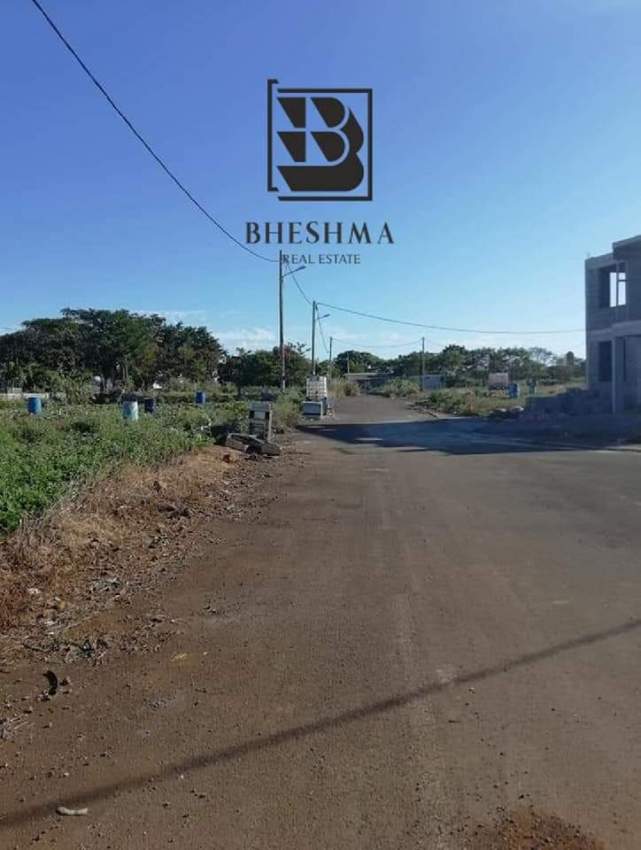 Unfinished house on a plot of 7p for sale in Morc Beau Plateau  - 3 - House  on Aster Vender