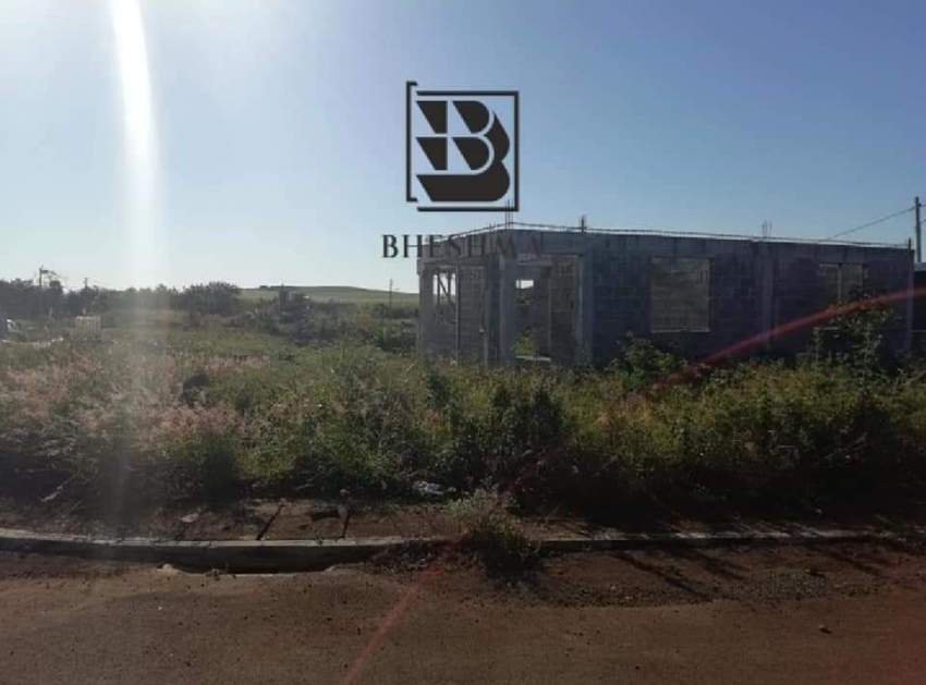 Unfinished house on a plot of 7p for sale in Morc Beau Plateau  - 2 - House  on Aster Vender