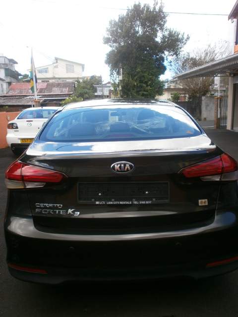 KIA CERATO FORTE K 3 - 2 - Family Cars  on Aster Vender