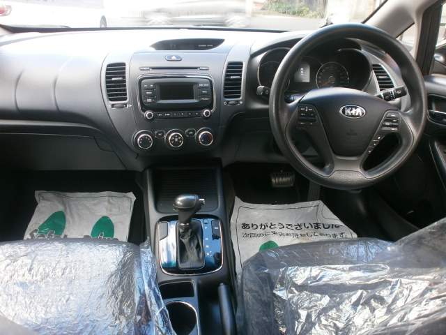 KIA CERATO FORTE K 3 - 6 - Family Cars  on Aster Vender