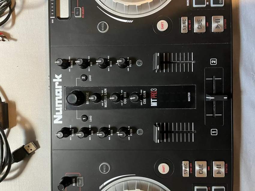 Numark Mixtrack Pro 3 - 1 - Other Musical Equipment  on Aster Vender