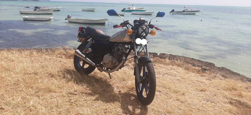 Suzuki gn 125 - 1 - Roadsters  on Aster Vender